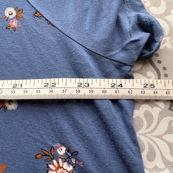 Old Navy Luxe Blue Floral Short Sleeve Top - Picture 7 of 7
